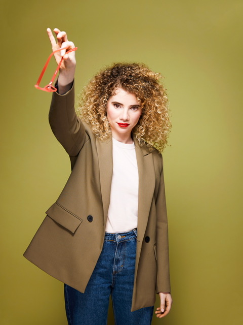Spectacle Humour à Toulouse : Lilia Benchabane Bouscule la Salle Nougaro avec son Seule-en-Scène Décapant
